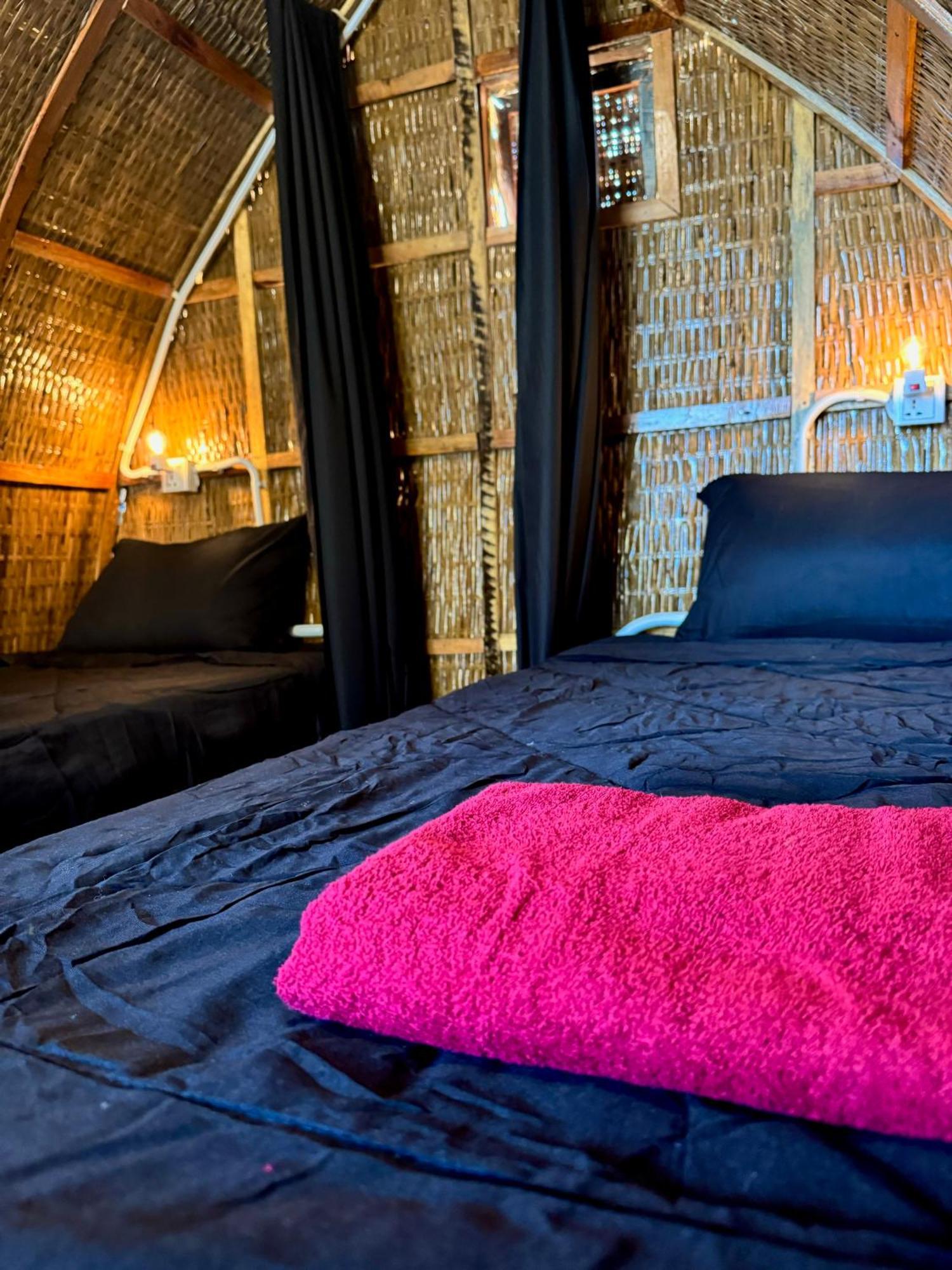 Rafikis Retreat Hostel Derm Tkov Village Buitenkant foto